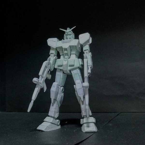 製作中の旧キットガンダムの武装製作その2としてビームライフルの自作、量産になります！①でプラ板、プラ材を切り出して接着して積層化します。今回は2本作ります。②で各部整形して組み立てます。③で完成でHGUCリバイブ版のライフルと比較！一回り大きくしました。④で今回一番苦労した緑の矢印のとこの照準機になります！武装製作その2-2に続く🙏（2枚目）