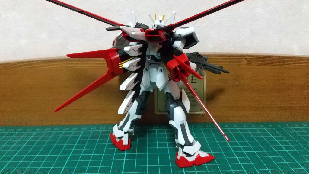 ソードとランチャーは未購入なのでせめて延長用のバッテリーを追加で付けてます。やはり自立は無理でした。