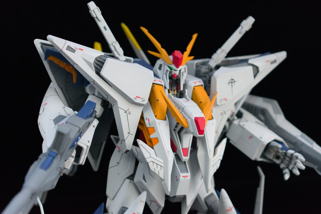 ガンダムだけどガンダムらしくない、独特のシルエットが格好いいですね。