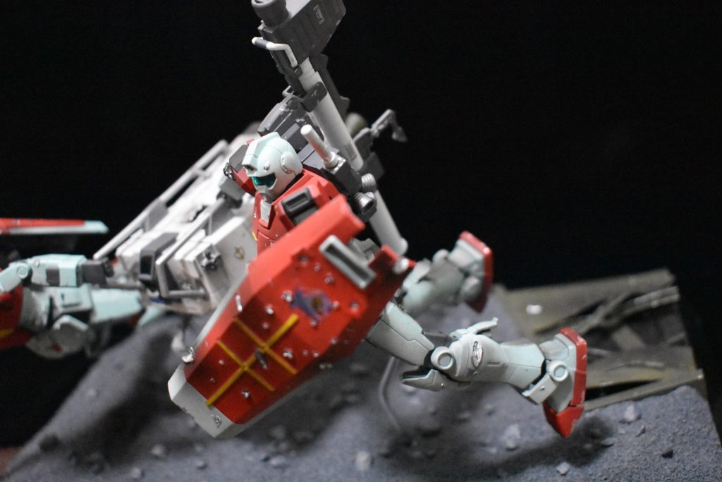 ジオラマはア・バオア・クーをイメージし、JAXAの小惑星の写真資料を参考に作成。