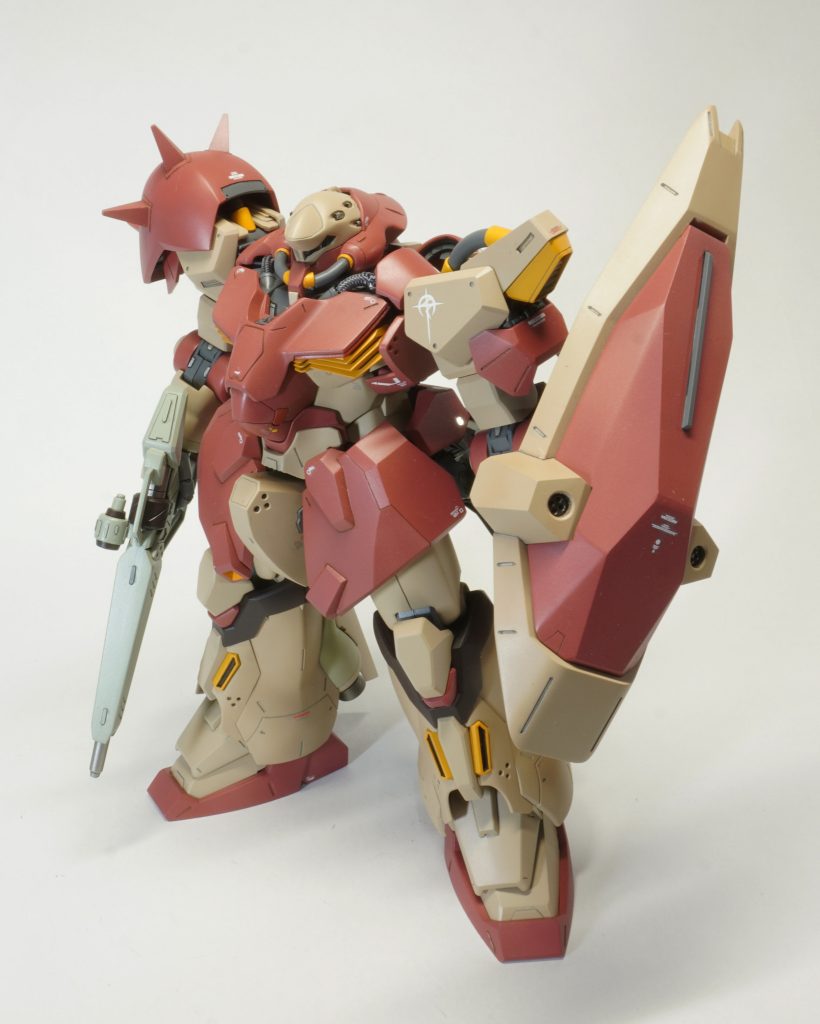 個人的好みで、シールドを逆さまに。接続方法を変更しているので、自然な位置に持たせることが出来ます。個人的に「かっこいい!!」