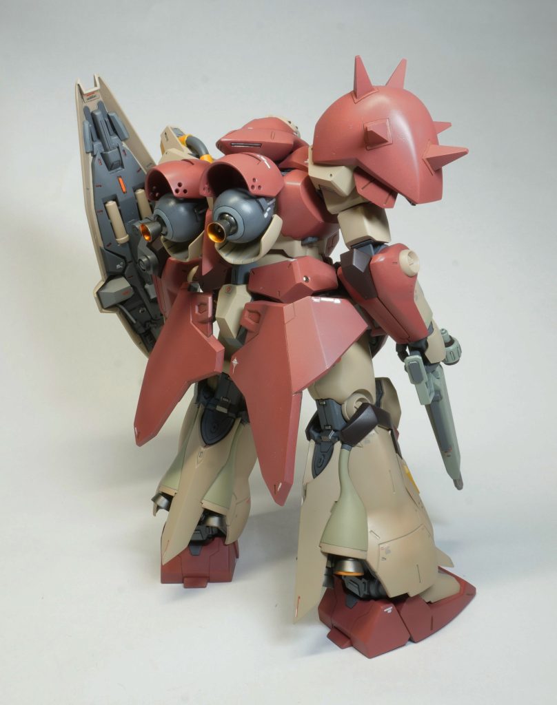 リアスカートの接続位置、方法を変えたので、スカートの面が揃わなくなりました。合いの部分で延長とかしてみたんですが、無理でした。画像では、さらにずれています。。。