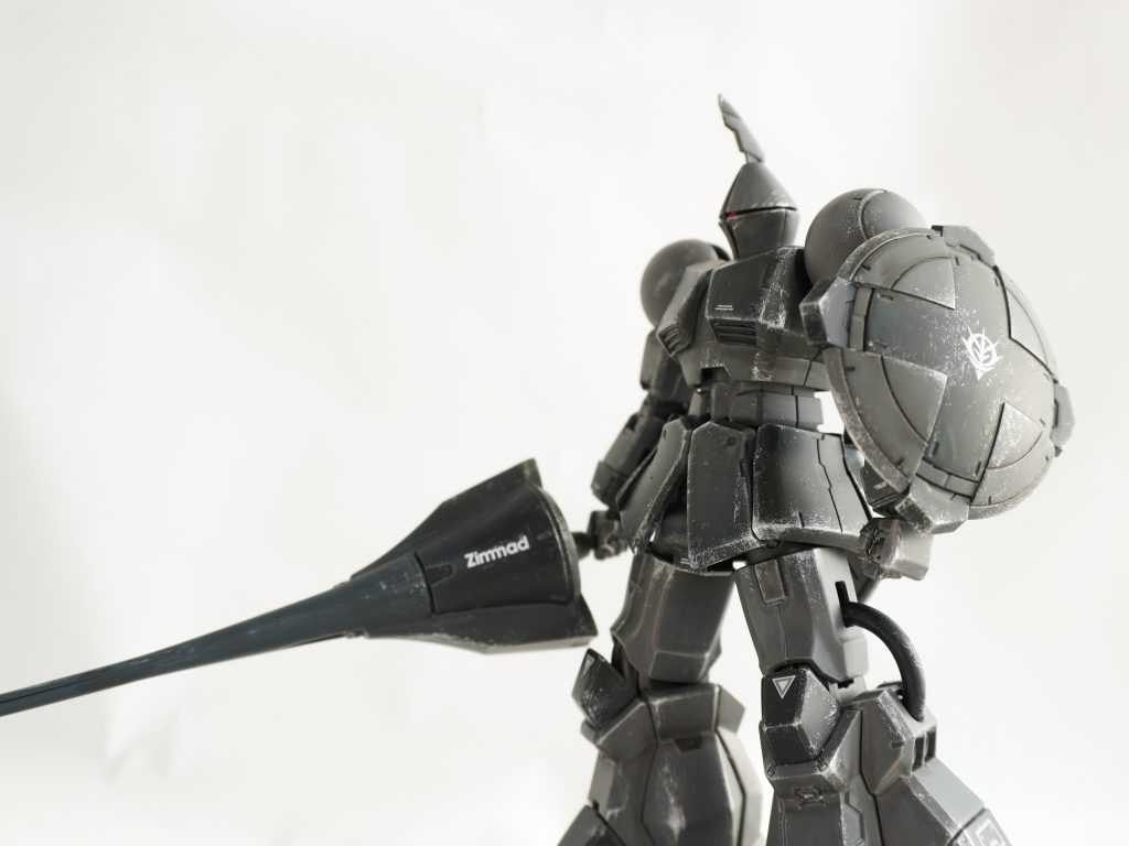 特務機体として特殊な戦場を渡り歩いた、歴戦の強者感が増してます。