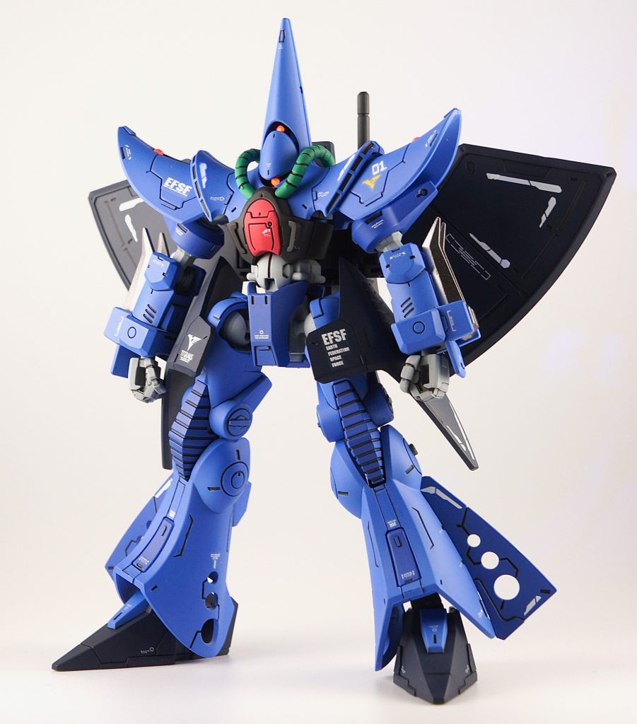 ディテールを少し追加して、全塗装で作成しました。今回は時短のため、合わせ目はスルーするか、工夫してモールドに見せるなど色々と割り切ってます。大きさは、1/144より一回り小さい感じですね。