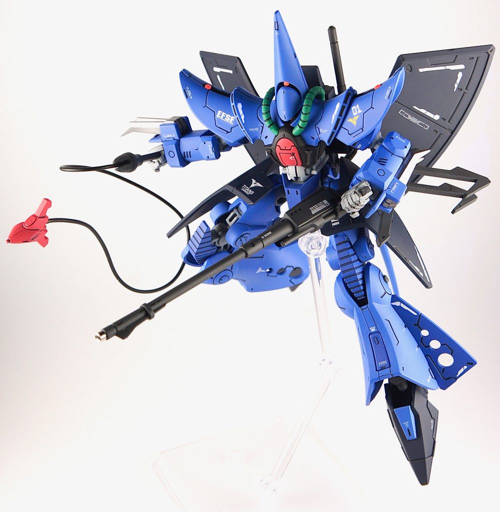 武装は豊富でポージングが捗ります!ウミヘビの付属は嬉しいですね! ワイヤーも付いてます。しかしフェダーインライフル、これ手首の可動のせいで、持たせるのムズ過ぎでしょ…😅