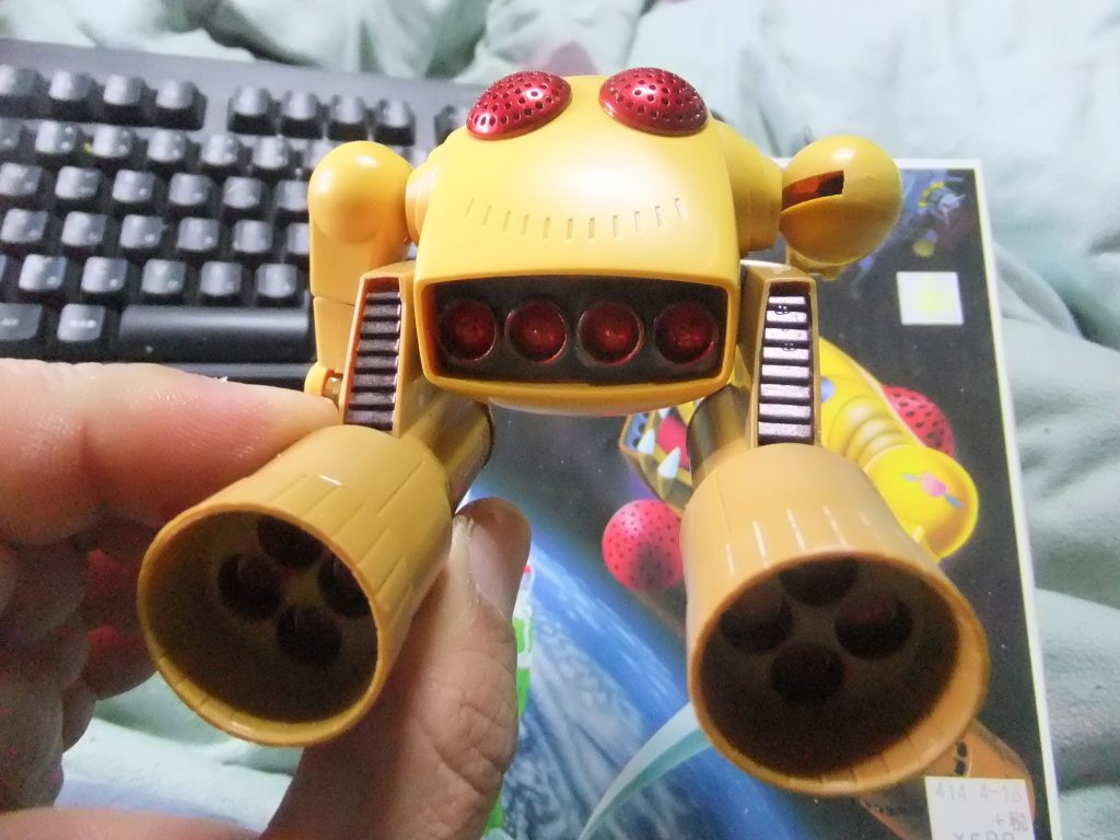 別途 ガンダムマーカーEXで塗装していたパーツを貼り付けて行って部分塗装 成形色仕上げの完成となります。