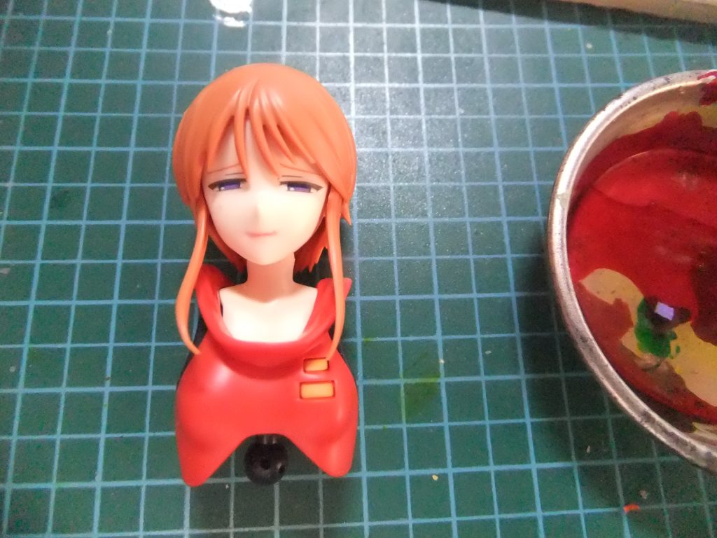 前髪パーツを付けて最終バランス調整を行い　水転写デカールの保護の為に水性トップコートスプレーのつや消しを吹き付けて完了デス。