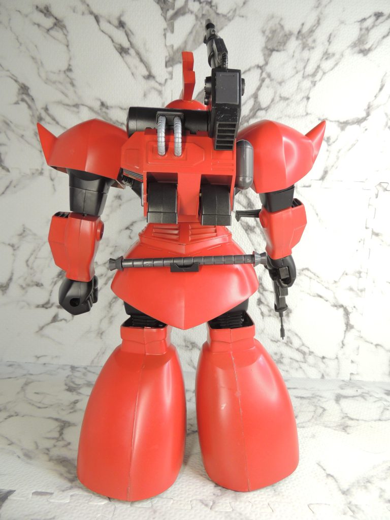 中身はスカスカでパーツ数は少ないですが接着時に段差が出ないようにするのが大変合わせ目消し？何それ美味しの(・・)?？