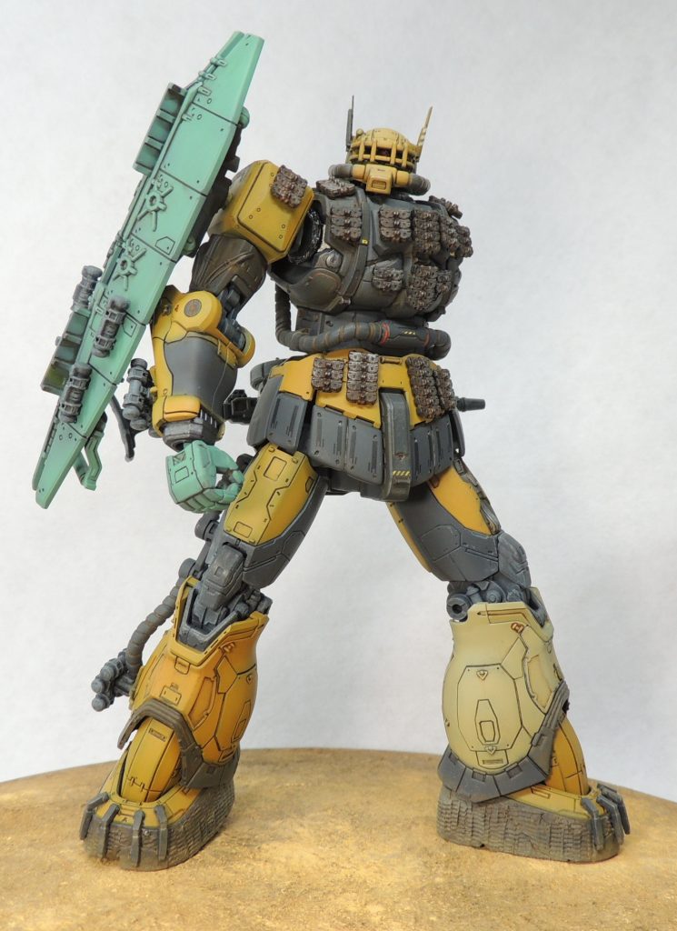 　劇中のラスト近く、ガンダムEXに左腕を斬られて佇むソラリ機です。この後、ソラリの目の前で悲劇が…！！