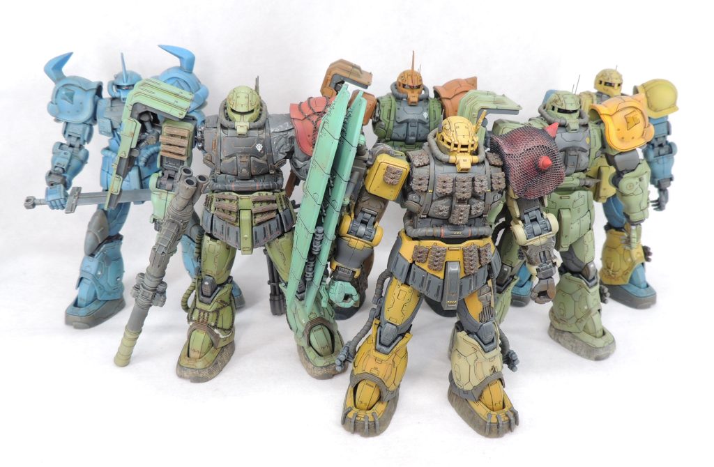 　無識別型ザクⅡソラリ機を再現するには、あらかじめ一般販売のザクⅡソラリ機を準備しなければならないということ、履帯等の接着が前提であること(※ノーマル版とのコンバーチブルは無理)、さらに手元に資料が乏しく、ディティールやカラーリングが判然としない部分があること等、今回の製作は幾つもハードルがありました。　ですが、分からないところは想像力で補い、なんとか完成できてよかったです！