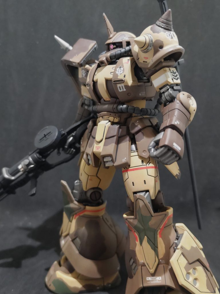 イエロー=タンライトブラウン=RLM79 サンドイエローブラウン=ダークアースダークブラウン=レッドブラウングリーン=RLM83 ダークグリーン関節グレー=スターブライトアイアンコーションとマーキング、ラインのデカールを貼り、スミ入れして、つや消しクリアーを吹いて完成です。