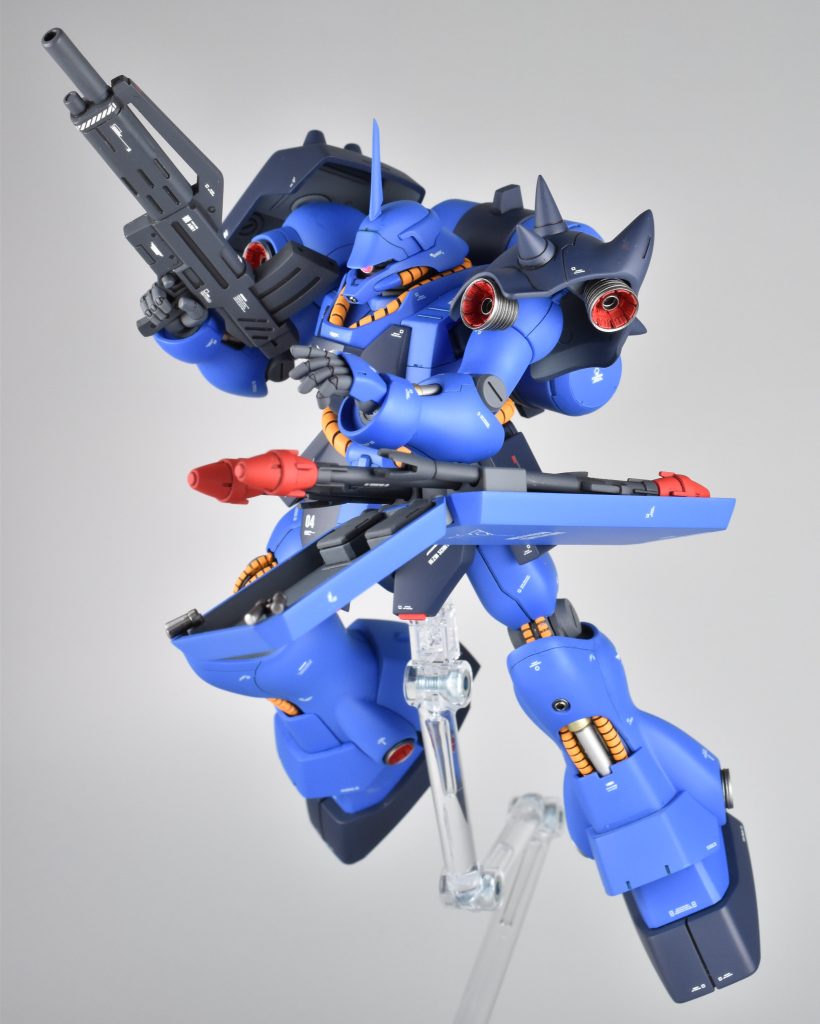 めずらしくアクションベースで素立ち以外のポージング