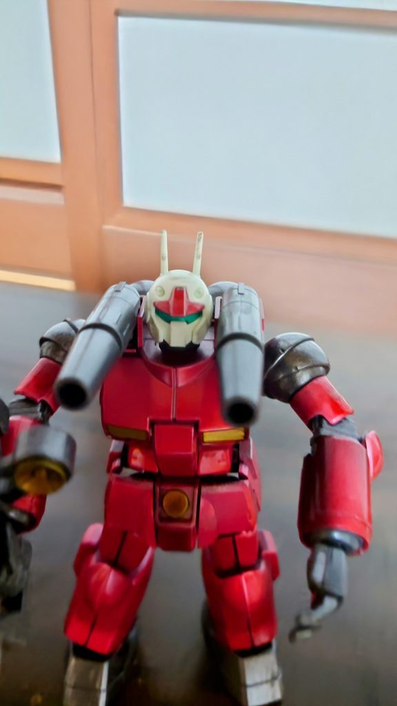 カラーはシルバーにクリアレッドにクリアイエロー　関節部はガンメタで塗装