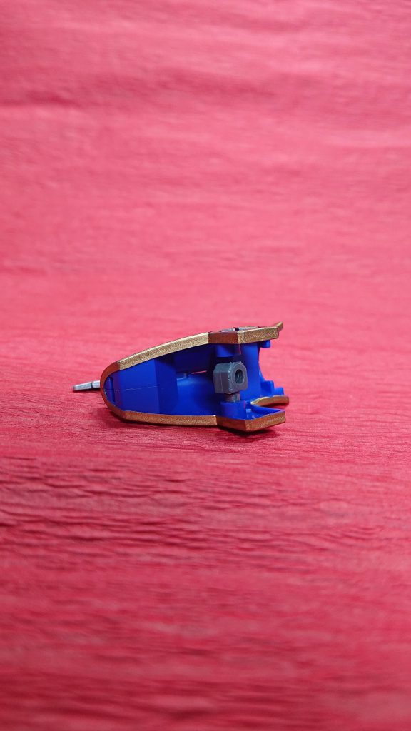 また経年で軸がゆるゆるになっていたので、ジャンクパーツで接続位置を変更してます。巳年記念で、ようやく投稿できました。去年は積みプラ消化もしながら、改造などもすることができました。今年もスキルアップ目指し、投稿していきます。どうぞよろしくお願いします。