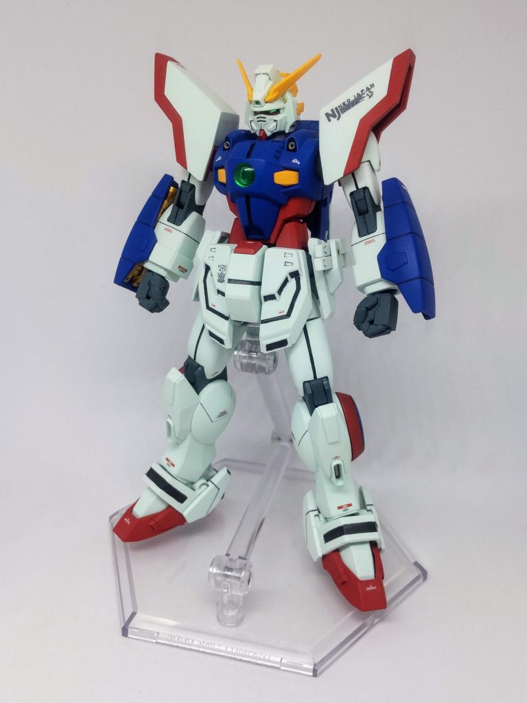 正面。プロポーション抜群です。設定よりサイズが大きいのが玉に瑕…。今回カラーリングはかなりアニメ寄りで、白なんかはジムくらいの弱緑を使ってます。個人的には中々良いのでは無いかと…!