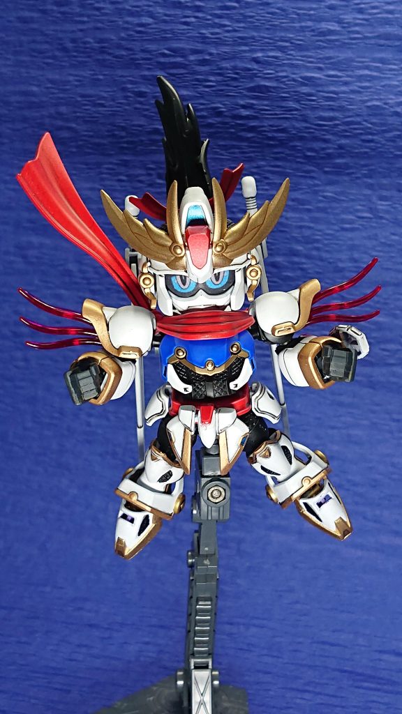 顔を裏返しフィンを付け 最大稼働状態つま先が可動できるようになったので、ポージングの幅が増えました。目のシールも自作して、三国伝 趙雲ガンダムの必殺技発動時の感じになるようにしてみました。息抜きで作成したつもりが、気が付けば大改造になっていました。おかげで自分の中での理想形のスタイルになったかなと思います。やはり私はF91が好きなようです(笑)最後までお読み頂きありがとうございました。