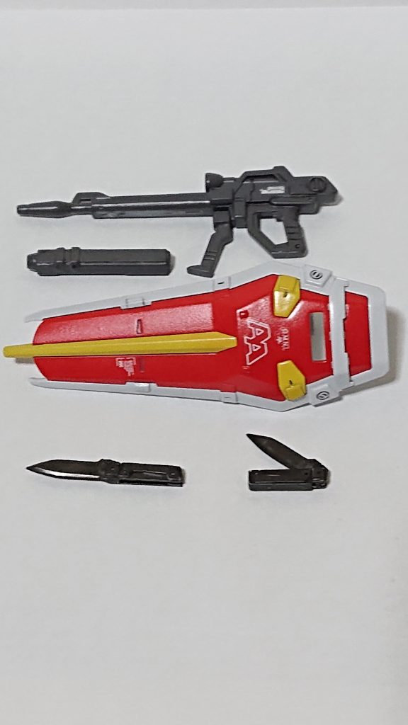 武器類はプラ板等を少し貼り付け、ライフルは磁石で尻に懸架でき、持ち手も稼働します元はディアクティブモード色から拝借、グランドスラムはまだ作ってません