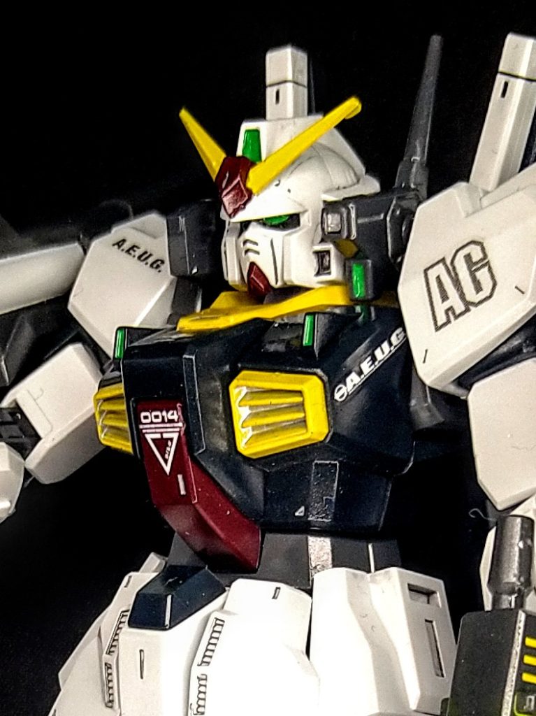 デカール適当に。グレーでスミ入れを。目はシール貼らずに塗りました。細かすぎてたいへんでした。