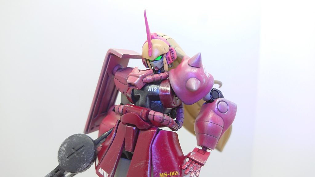 ■制作制作を考えた時、丸日帯びたごっつい印象でノーベルとどう組み合わせるか悩みました。■頭部ザクヘッドで構成すると女子感が無くなるのでノーベルに角と特長的な口はマスクに変更■胴体回り胴体、肩はノーベルベースにパテ盛りで大きさを調整しました。■スカートスカートはノーベルベースにサイドスカートに合わせプラ板で組み合わせて制作■足足はノーベルが履いている感じにしあげたかったので旧キットをくりぬいて制作しました。