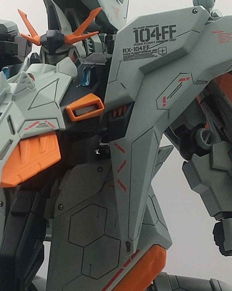 胸部に旧MGzzのパーツを持ってきました。