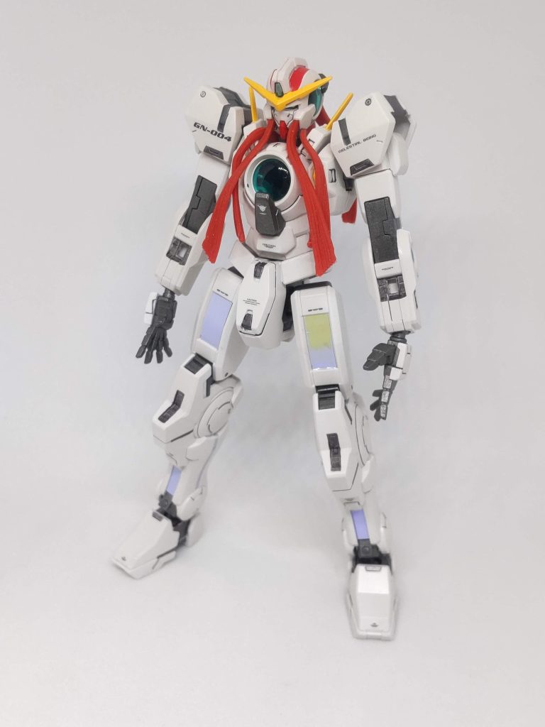 ナドレは非武装でも様になりますね。肩幅と股関節の幅を詰めたり、少し調整してます。GN粒子供給ケーブルは付属のシールの上からハイキューパーツの偏向フィルムを貼っています。手間ですが、塗り分けて直接貼っても良かったかもしれないです。ここの表現はまだ色々試してみたいですね…。