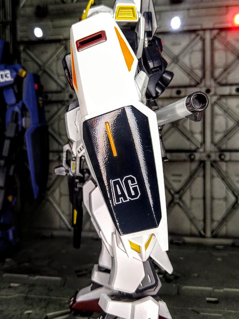 横から。シールドもテカテカに。