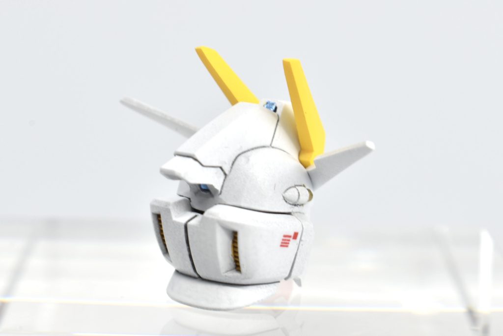 後部センサーも同様に処理。スラスター部分はゴールドでアクセントを追加✨