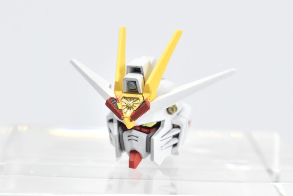 ディスラプターのイエローパーツは、イエロー以外の部分をエナメル塗料(ゴールド・レッド・ダークグレー)で筆塗り🖌️