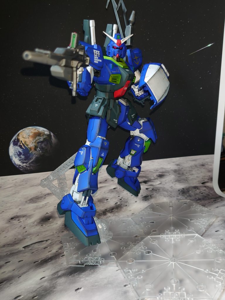 宇宙背景にてビームライフル装備アクション