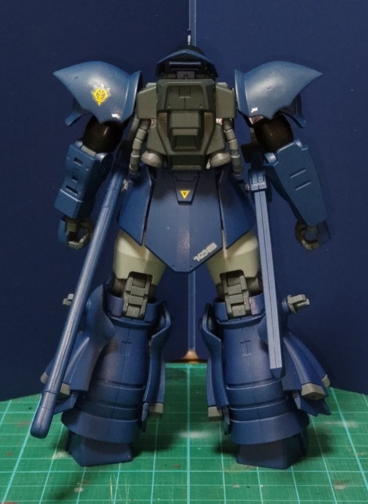 リアビュー [武装]ショットガン3連装ガトリング砲ヒートクナイ×2ヒートソード（長）ヒートソード（短）