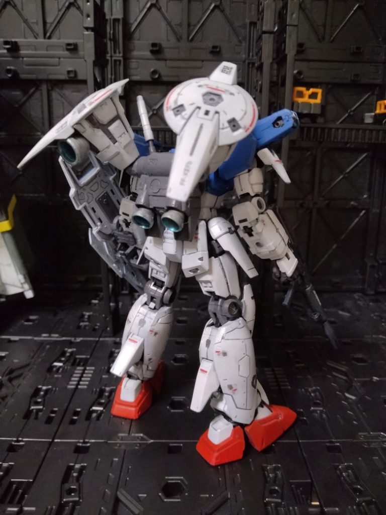 後ろ側から 老眼にはRG厳しすぎる。。。ゲート跡見えないし　アドバンスドMSジョイントもよく見えなくて一部破損してしまいました、、、、 