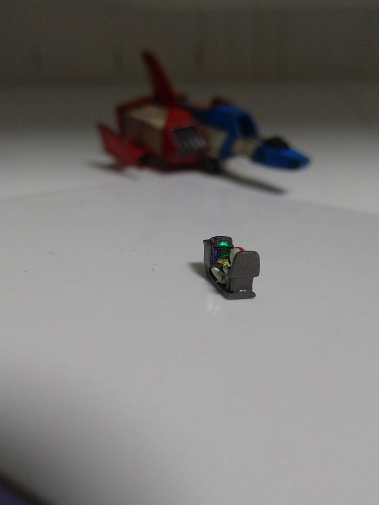 …ポツン……猩々さん…今回僕頑張ったよ…🥺…と言う事でコックピットも制作…操縦レバーもアムロさんしっかり握っております！😁アムロ正面のパネルには百均のホログラム入りのキラキラテープはりました😋実際とても目が大変ではございましたが😅完成した作品を見て改めて〘本当に頑張って良かった！〙と思いました！😆猩々さん！😚お陰様で大満足でございます!🤩ありがとうございます！🤗 .