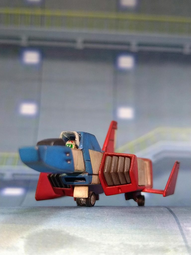 こちらキャノピーが後に開いた時の写真でございます！😁今回の工作は本当に小さくて色々と大変でございました…😅…が今の私の目標は〘Ｖ作戦〙😏寄り道しなければ近々作るであろう〘ガンタンク〙もきっと同じような工作すると思いますのでとても良い勉強になりました！🤗.