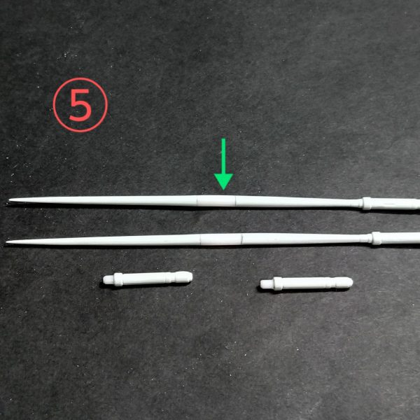 武装製作も次でラストなのでもう少しお許しくらさいね😭それで今回はビームサーベル系です。自作も考えましたがジムバリエーション製作で大量に余剰在庫のFGガンダム物を加工して流用します🙏①でビームジャベリンを毎度の積層プラ板で作ります！まずは接着から②で削って捨てサフ塗りを繰返して先端のビームの丸部を加工しましたけど難しいですね💦なんとかここまで行けたので妥協して完了🤣③でプラ材でパーツを加工しました。④でビームジャベリン完成です。⑤でビームサーベルは矢印のところで1cm延長しました😊次のその4のシールド編に続く🙏（6枚目）