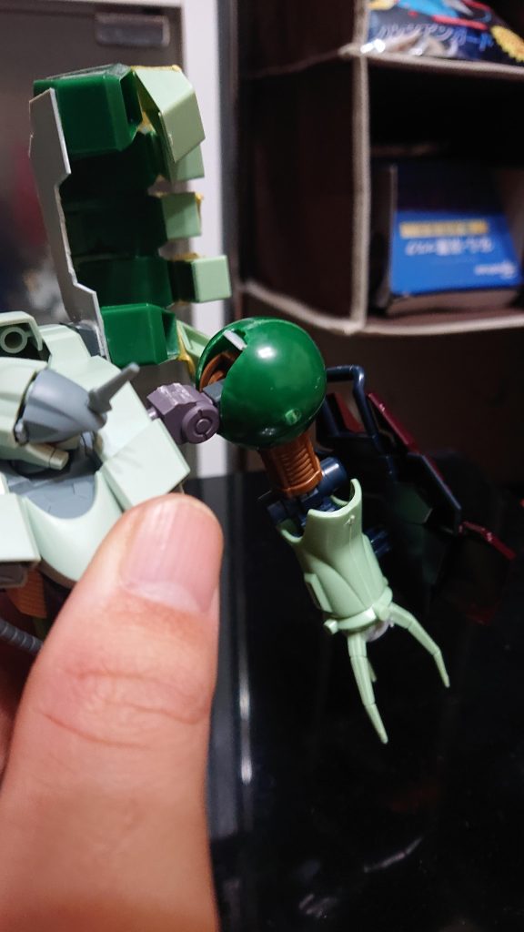 肩を水平に上げれるように加工。ハンマハンマの肩の中にローゼンズールの肩を仕込みました。