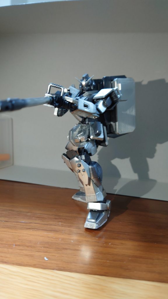 下地にシルバーを塗りその上からファレホを塗ることで塗装後に120番のヤスリで軽く擦るとシルバーが見え隠れして引っかき傷が簡単に出来る( * ॑꒳ ॑*)