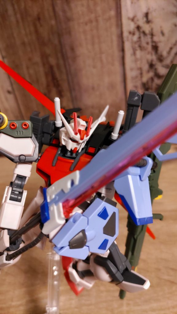 ストライクガンダムが無いのでルージュで代用しました