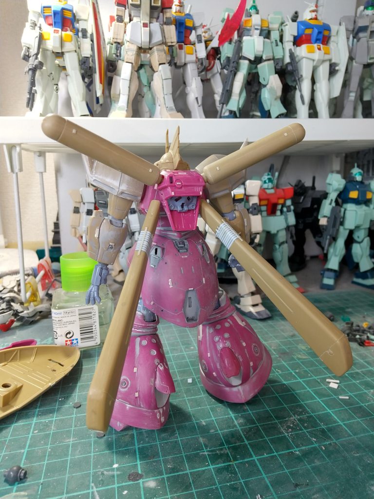 太もも･腹部･プロペラントタンクを延長各所ディテール工作