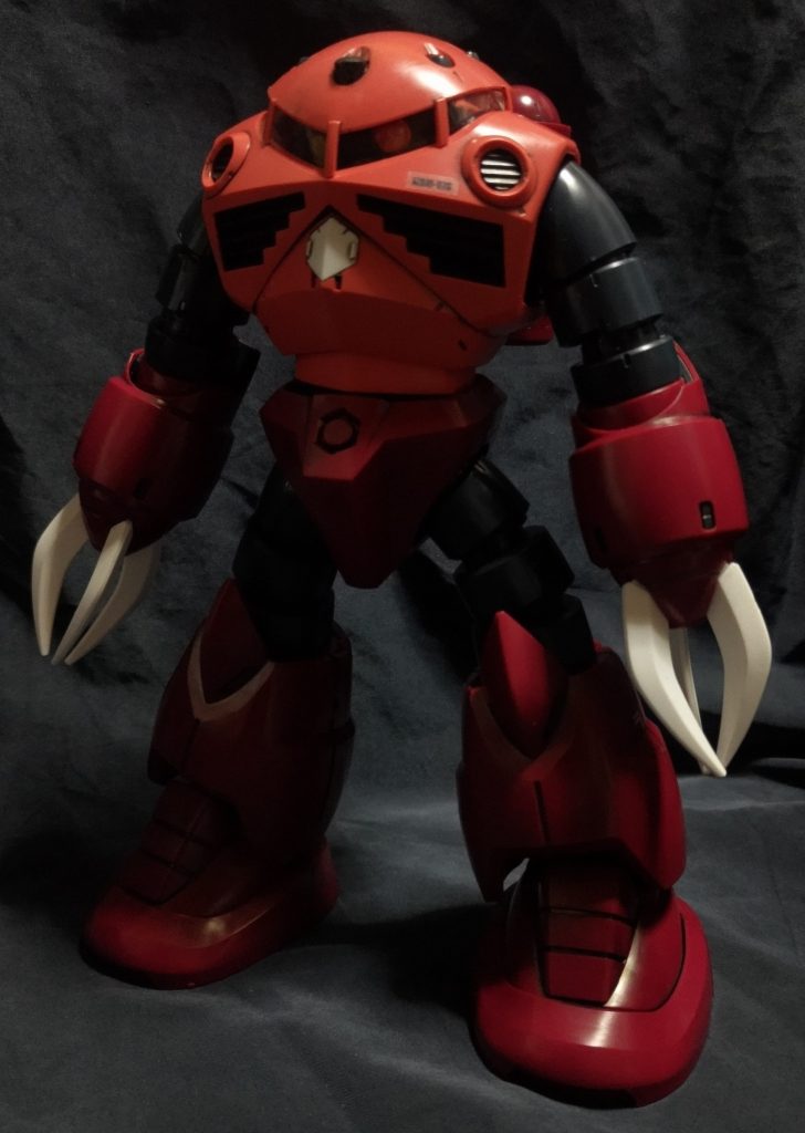 ななめ前から。ミサイル１個紛失してしまったので、見た目変ですが、ご勘弁ください。