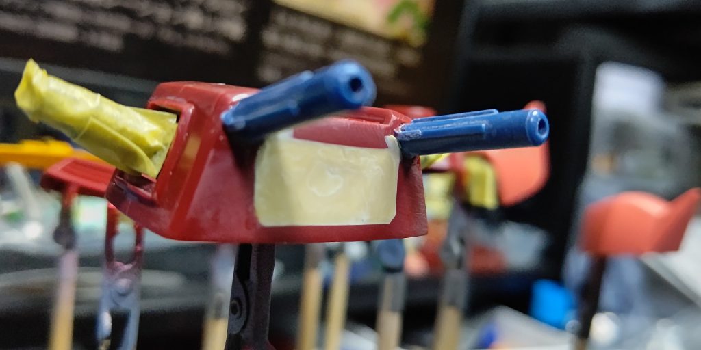 ナギナタもシールドも背負わせられなくなるので穴は埋めました