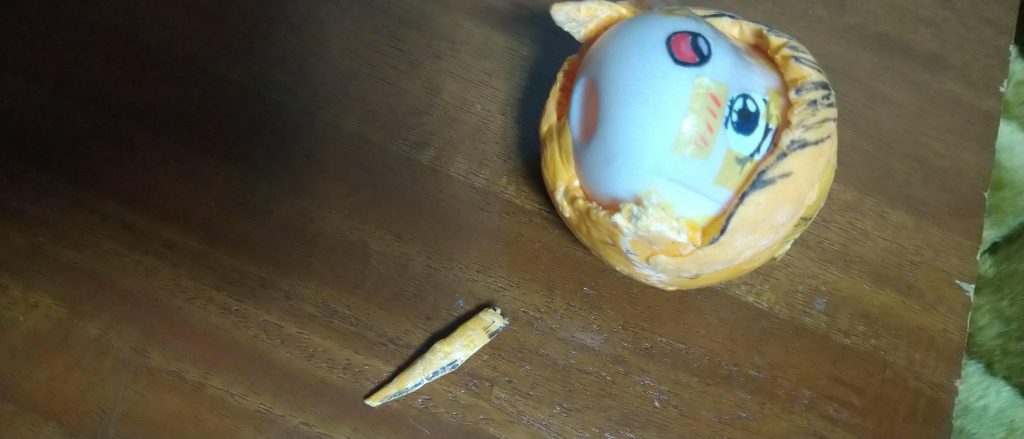 彫刻刀　刃を交換済のデザインナイフ　を手に 数時間 。。。。