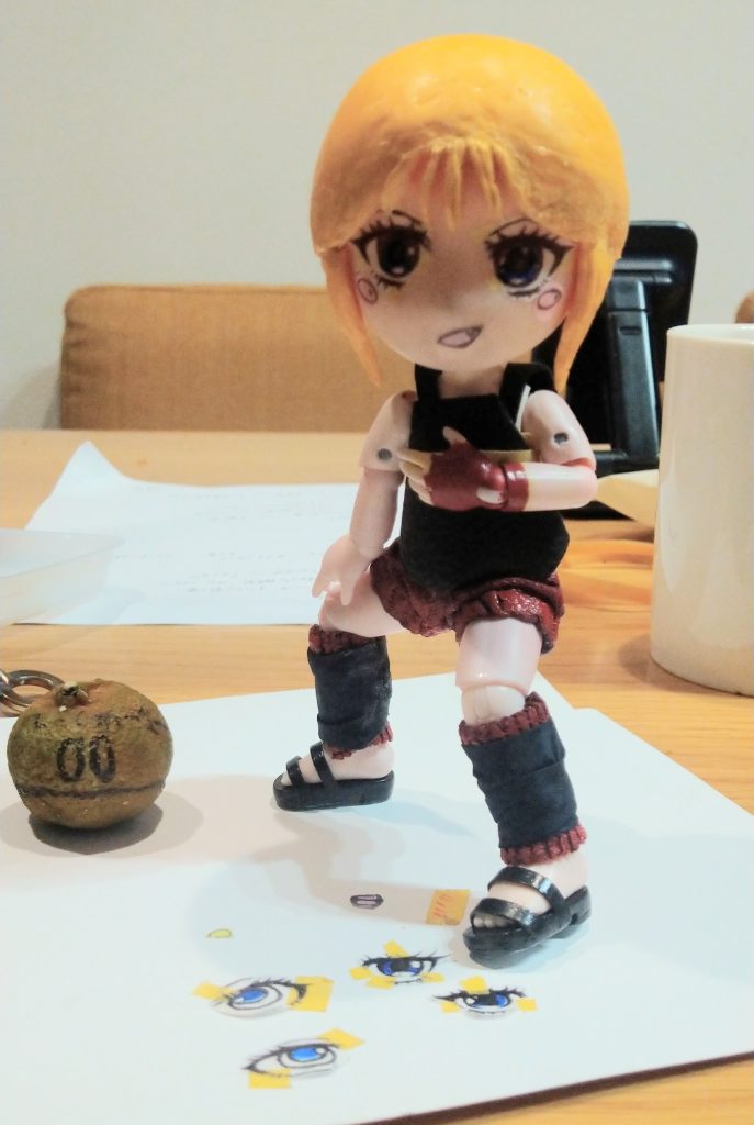 じっくり　調べて　の　では無く手さぐり　で　やってくとすごい　遠回り　するのである因みに眼はトレーシングペーパー（ ３５年前の名称）にガンダムマーカー墨入れブラックで書き込みテープで顔に貼ってプラ系素材で眼の周りをかたどって新水性アクリジョン　と　リキテックで　肌等　仕上げる予定です。