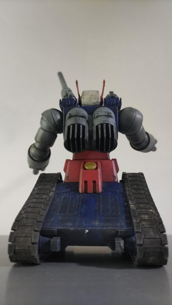 履帯や車体下回りは、車輪よりも土っぽい表現を多めにしています。