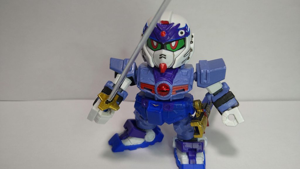 軽装！塗り以外ではわかりにくいけど鞘の肉抜きに金の...なんていうか分からないけどホームベースの長いのつけた程度