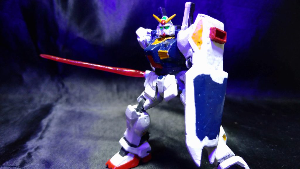 武器は発掘されなかったので盾とビームサーベルは他のプラモの型取りしたものから自作しました