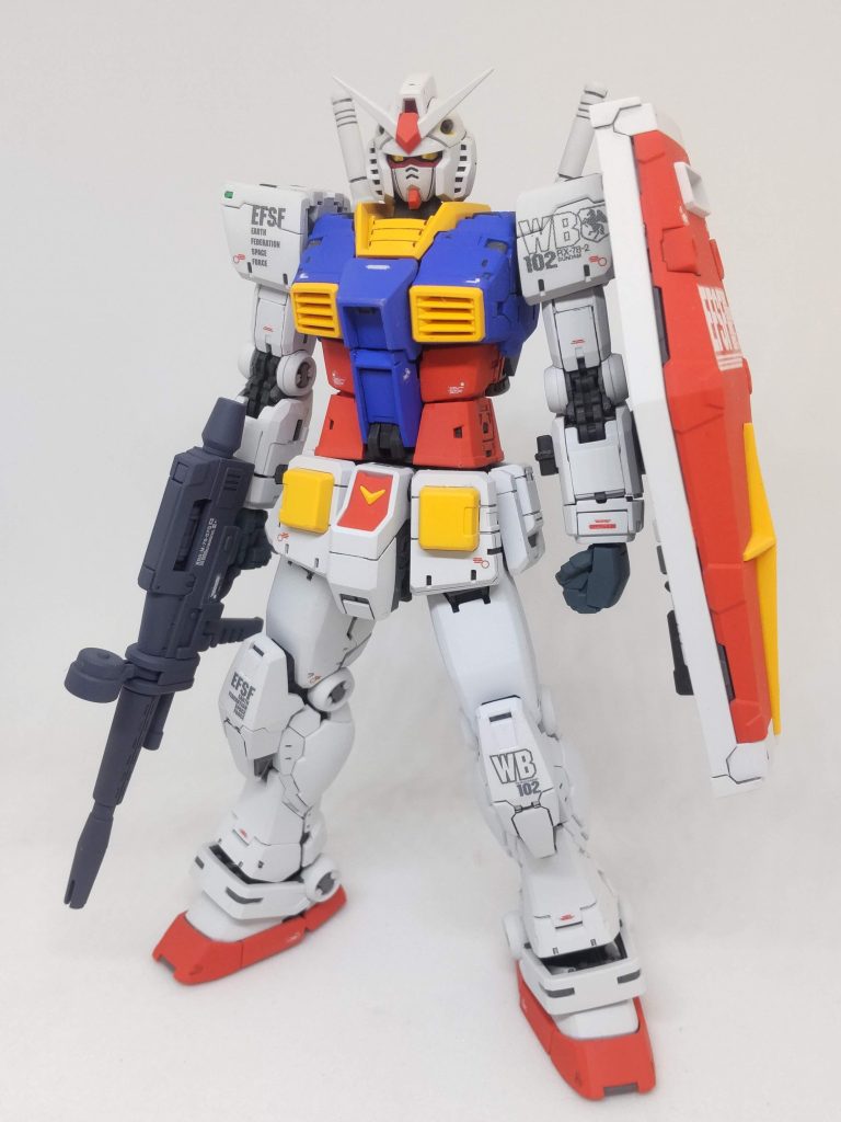 ビシッと正面。凄いキットですねRG2.0……。プロポーションは変えず、ディテールを埋めたり、2色使われていた装甲などを単色でまとめました。なかなか良い塩梅の現代風RX-78にできたんじゃ無いかと思います。