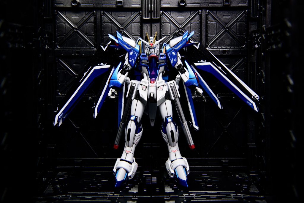 皆様おなじみの100均のディスプレイベースをようやく手に入れたので早速使用。・・まあ、本来格納庫ではVPSはダウン状態なのでこうはならんのですがご容赦を・・！