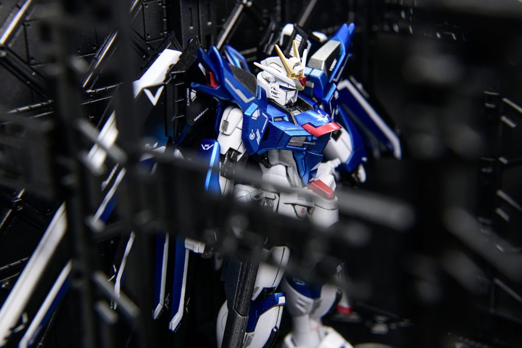 軽くガンメタを吹いてそれっぽい格納庫っぽい一枚