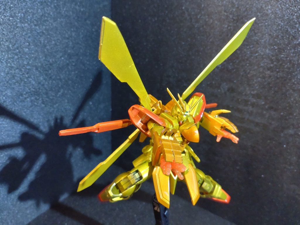 ただ、ガンダム作品の中で人生初のシリーズを全話リアルタイムで観切ったのがGガンだったので、満足度は高いです。30年前の作品なのに、ゴッドガンダムのデザインは完璧だと思っています!