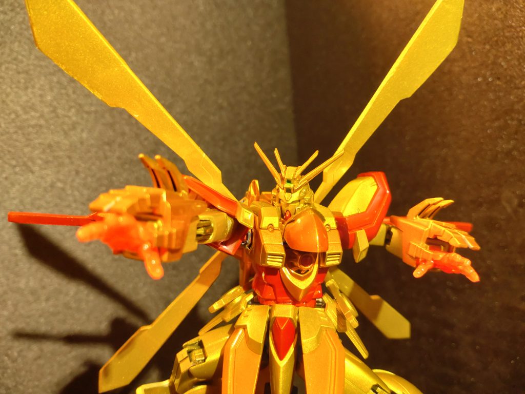 ラストは暁イメージな色合いの写真で。未だHGマスターガンダムは未入手ですが、いずれはマスターガンダムとのバトルイメージで飾りたいですね!